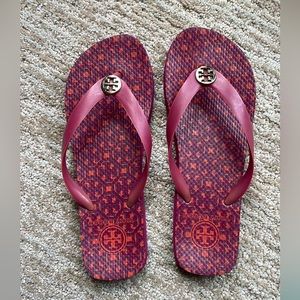 Pink/ purple tory Burch flip flops!